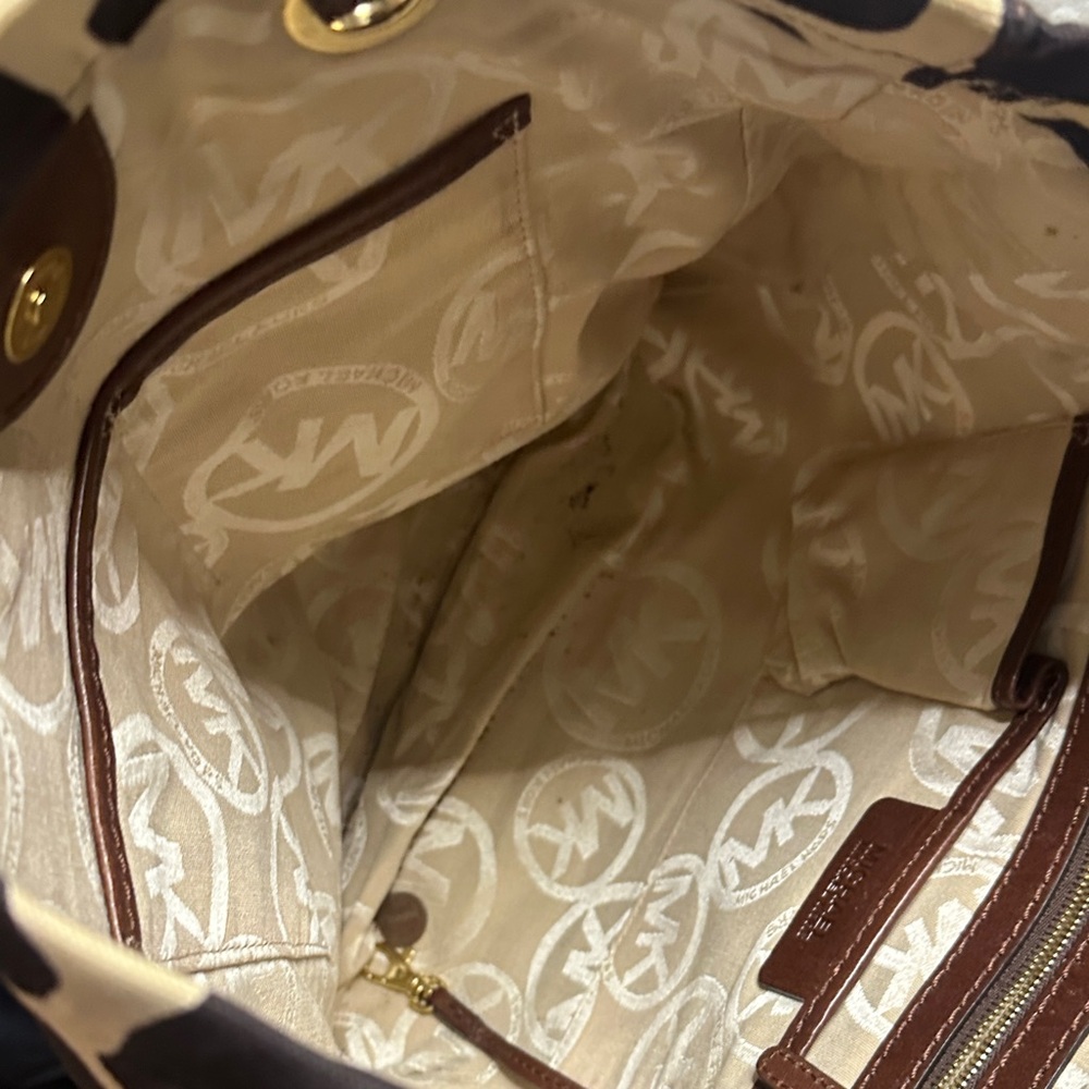 Michael Kors Giraffe Pattern Tote with Dark Brown Handles - Picture 5 of 5